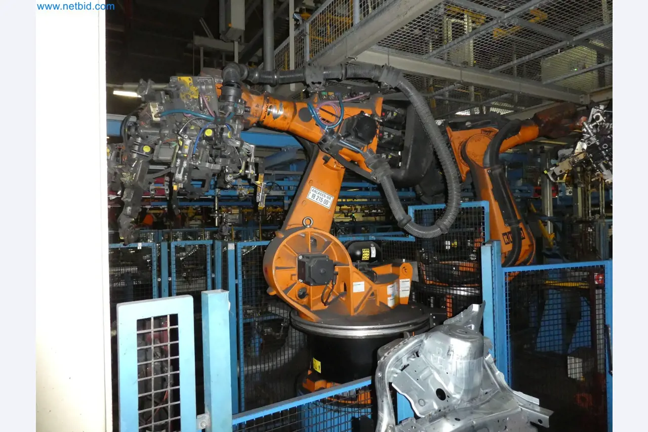 Robots, welding equipment and assembly accessories from the automotive industry-28