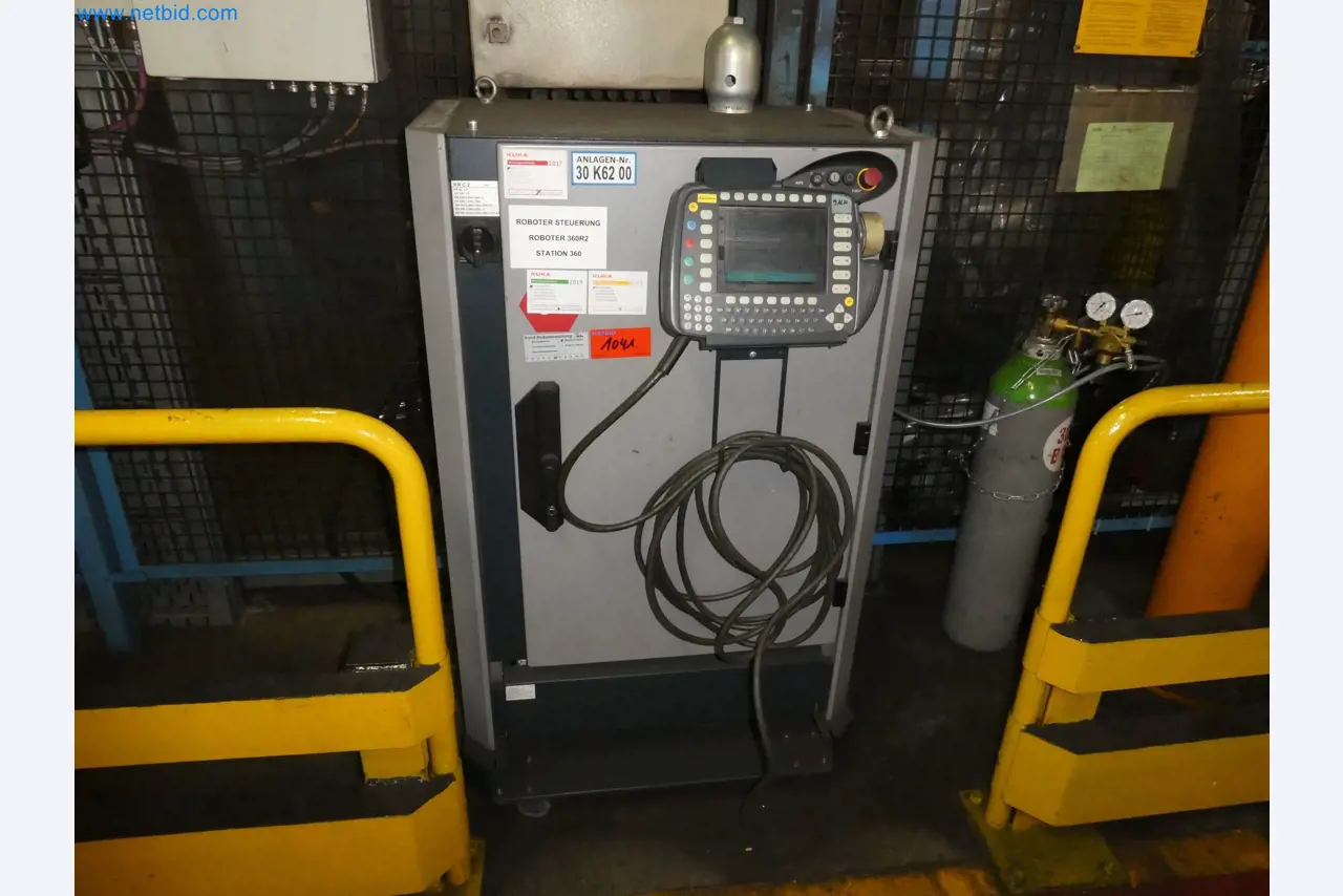 Robots, welding equipment and assembly accessories from the automotive industry-29