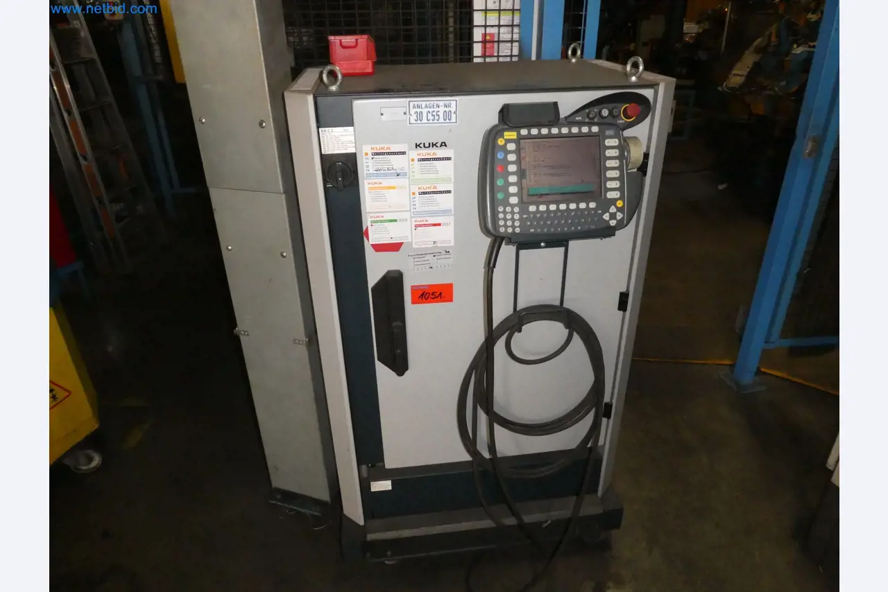 Robots, welding equipment and assembly accessories from the automotive industry-32