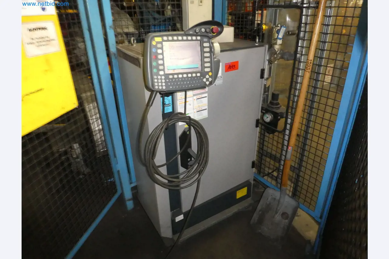 Robots, welding equipment and assembly accessories from the automotive industry-34