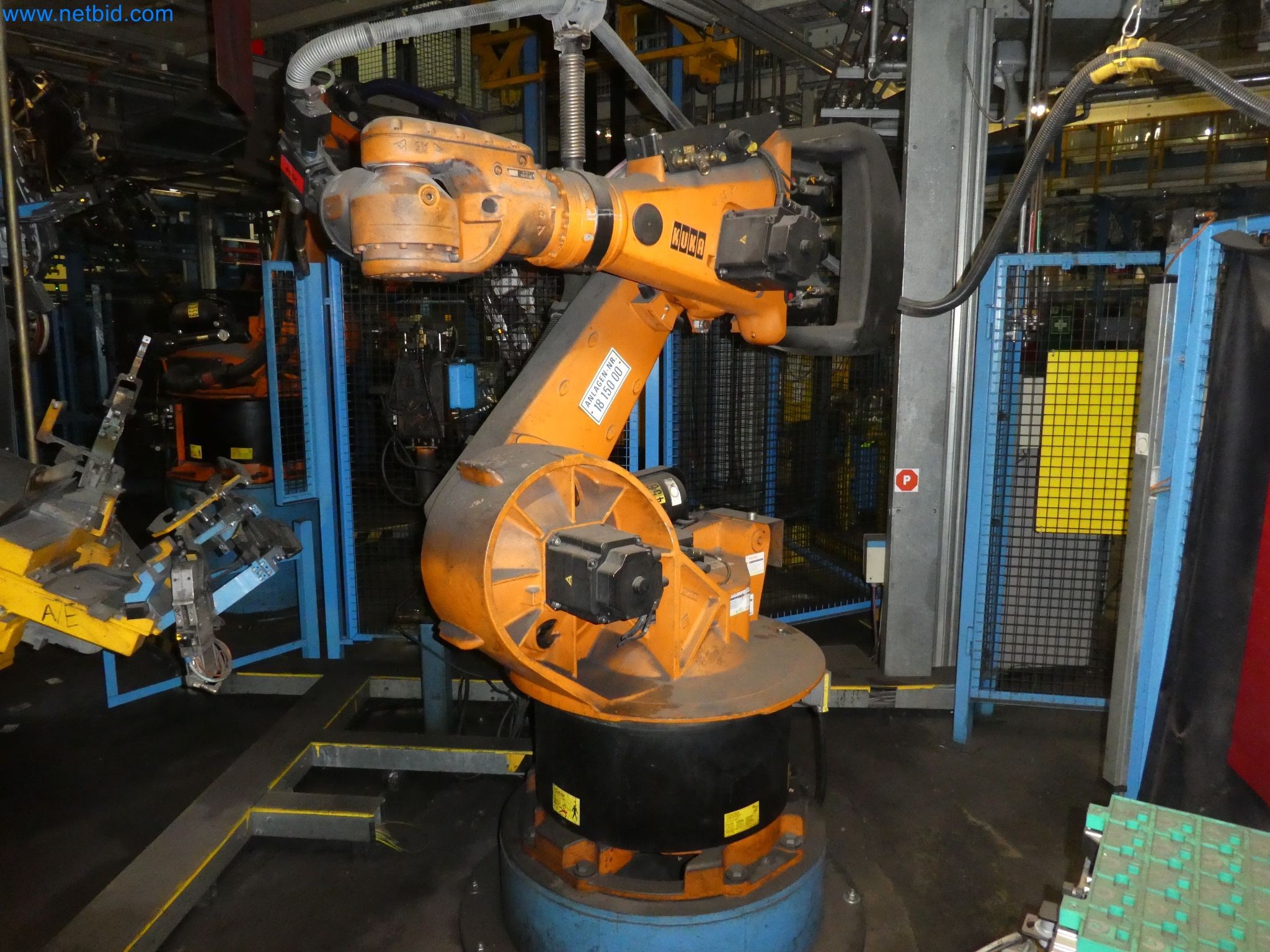 Robots, welding equipment and assembly accessories from the automotive industry-36