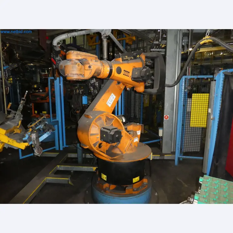 Robots, welding equipment and assembly accessories from the automotive industry-36