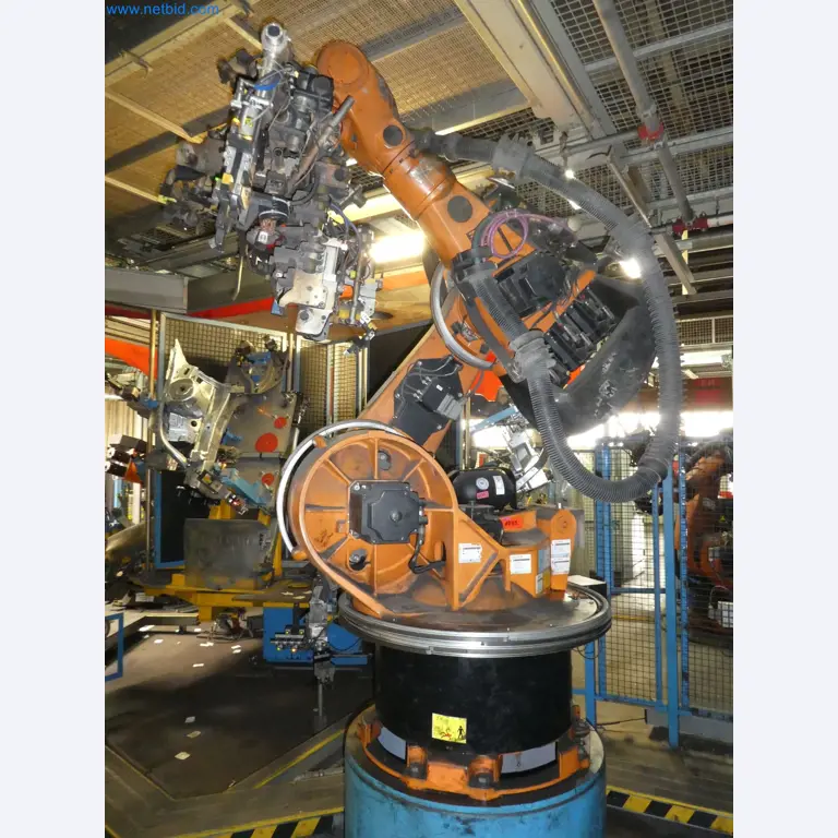Robots, welding equipment and assembly accessories from the automotive industry-38