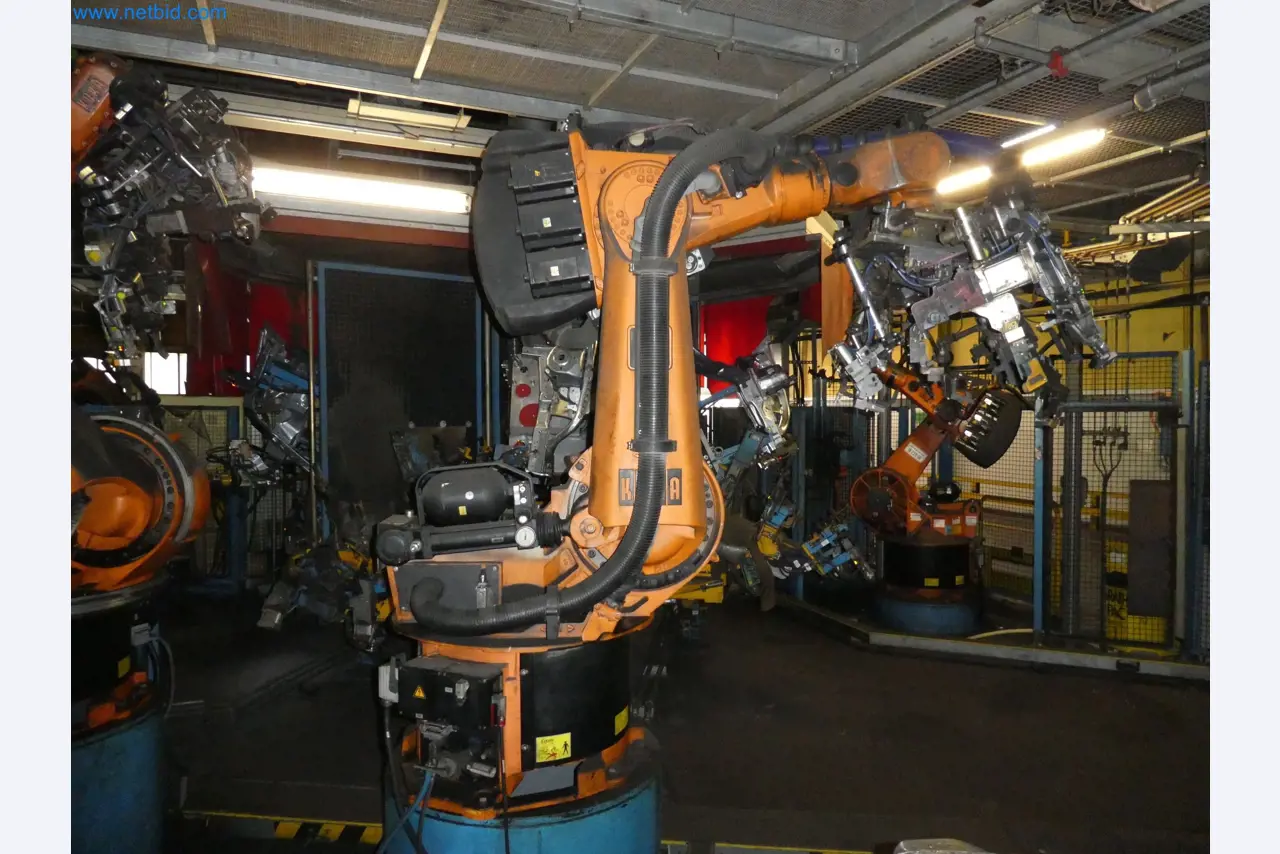 Robots, welding equipment and assembly accessories from the automotive industry-3