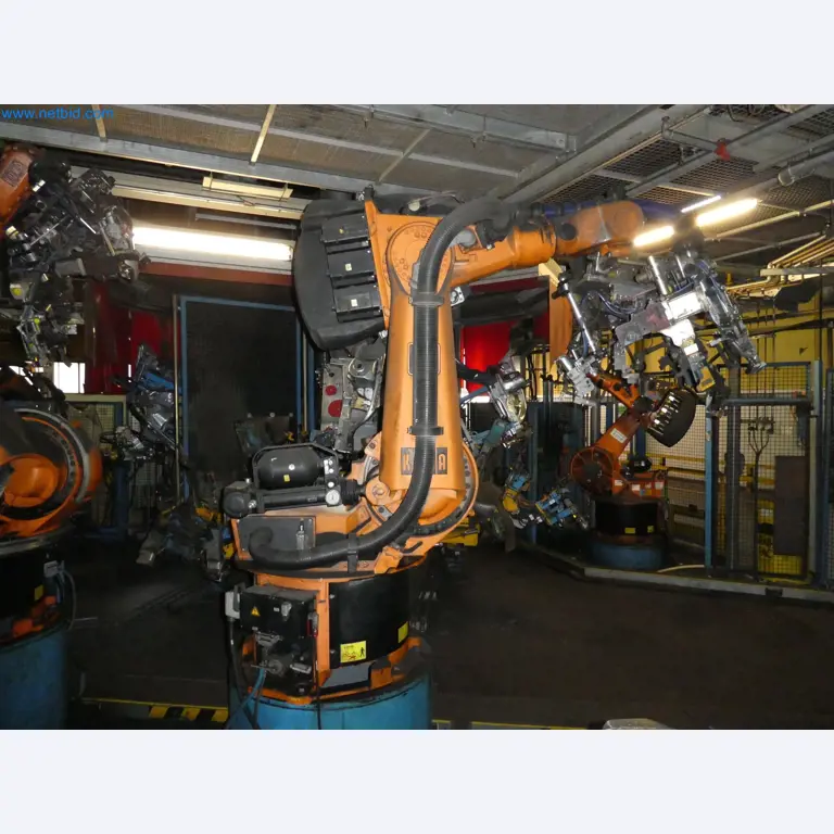Robots, welding equipment and assembly accessories from the automotive industry-3