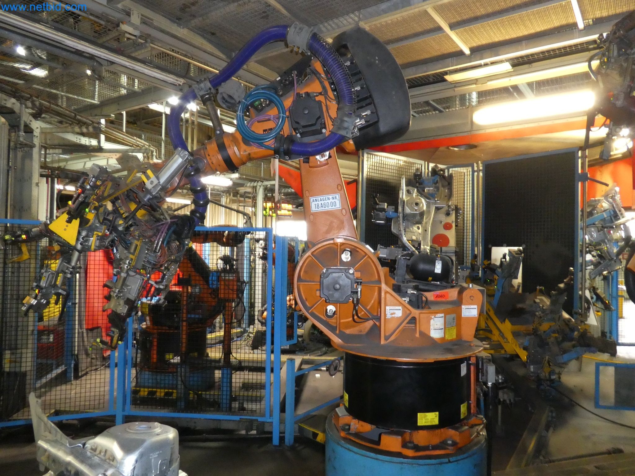 Robots, welding equipment and assembly accessories from the automotive industry-40