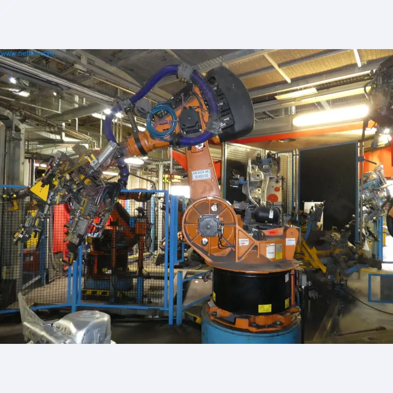 Robots, welding equipment and assembly accessories from the automotive industry-40