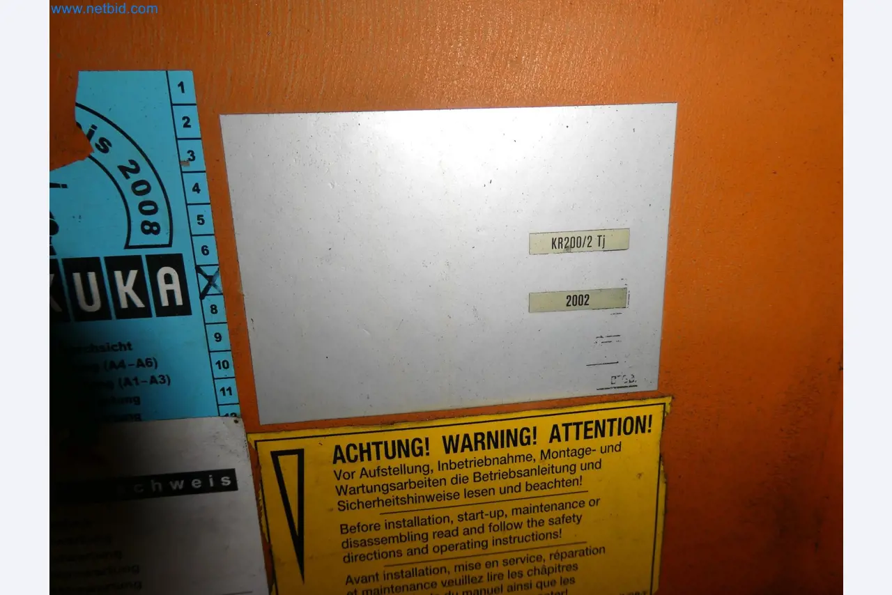 Robots, welding equipment and assembly accessories from the automotive industry-41