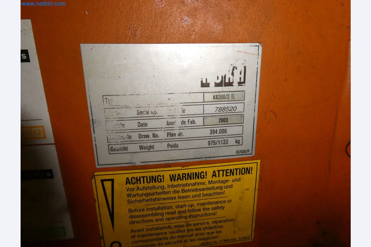 Robots, welding equipment and assembly accessories from the automotive industry-42