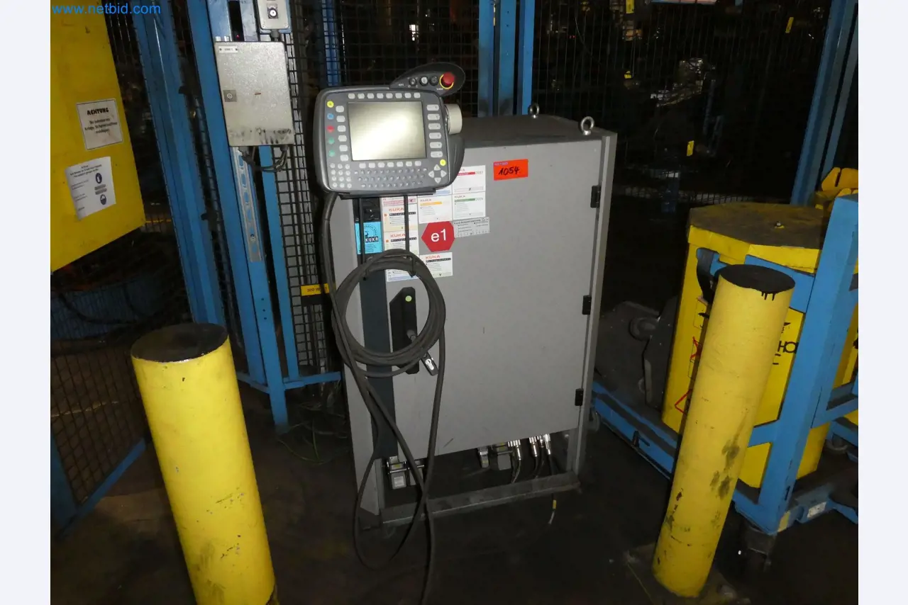 Robots, welding equipment and assembly accessories from the automotive industry-43