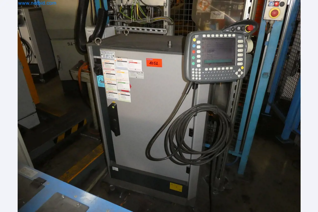 Robots, welding equipment and assembly accessories from the automotive industry-44