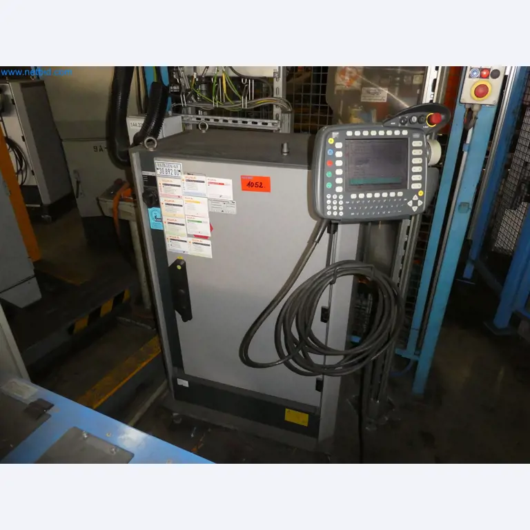 Robots, welding equipment and assembly accessories from the automotive industry-44