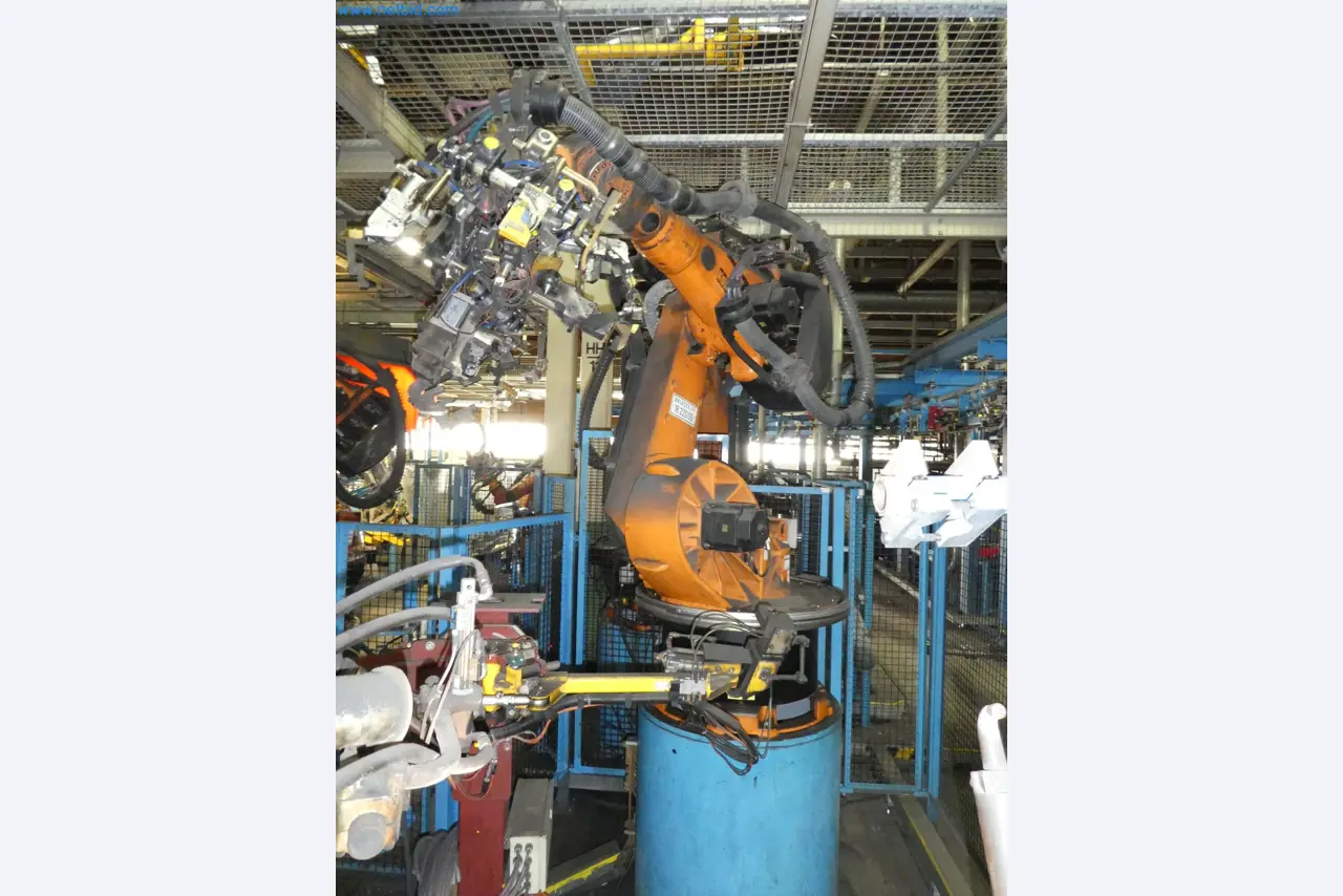 Robots, welding equipment and assembly accessories from the automotive industry-45