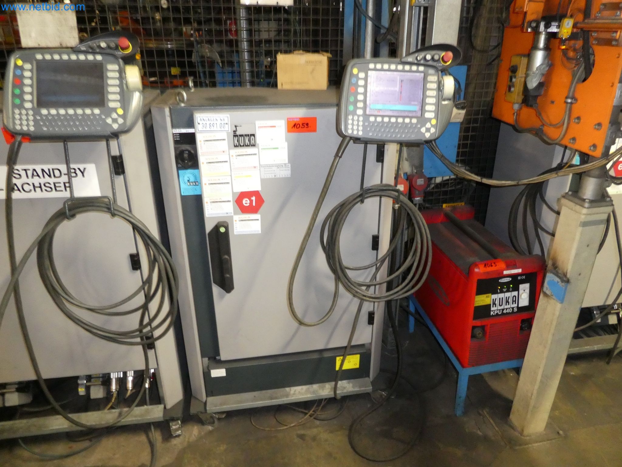 Robots, welding equipment and assembly accessories from the automotive industry-46