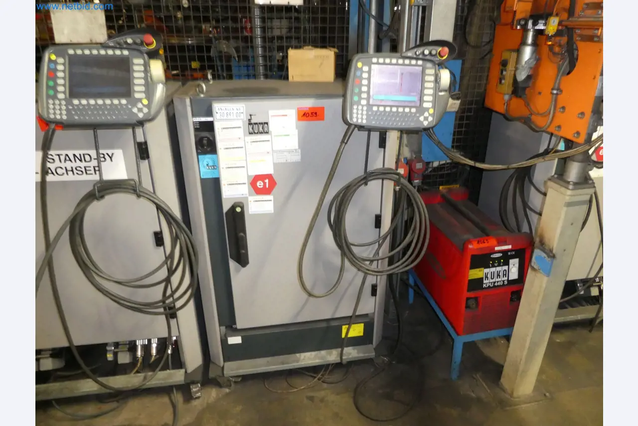 Robots, welding equipment and assembly accessories from the automotive industry-46