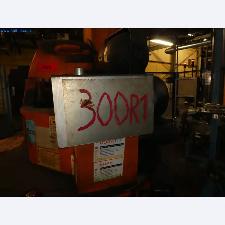 Robots, welding equipment and assembly accessories from the automotive industry-4