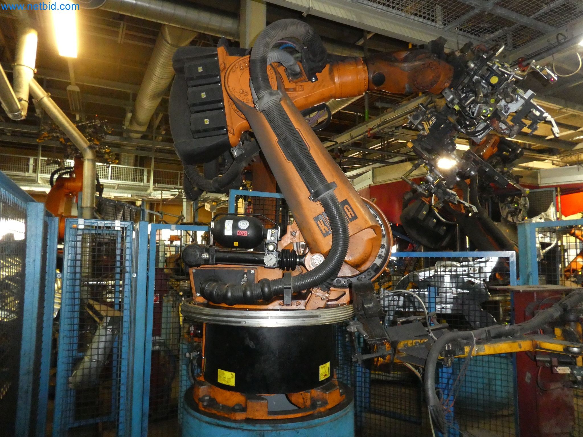 Robots, welding equipment and assembly accessories from the automotive industry-5
