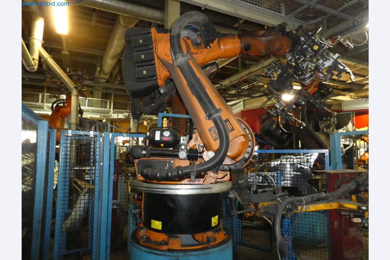 Robots, welding equipment and assembly accessories from the automotive industry-5