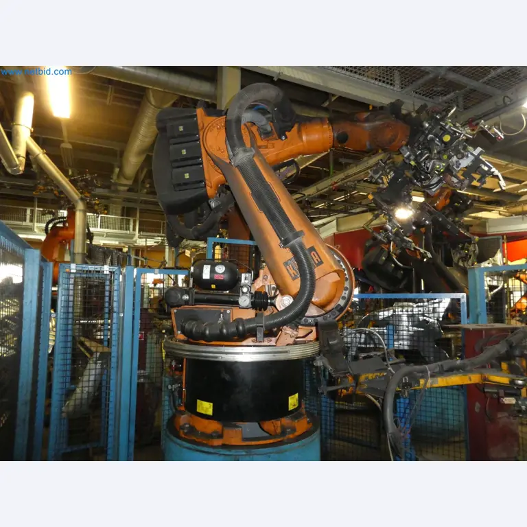 Robots, welding equipment and assembly accessories from the automotive industry-5