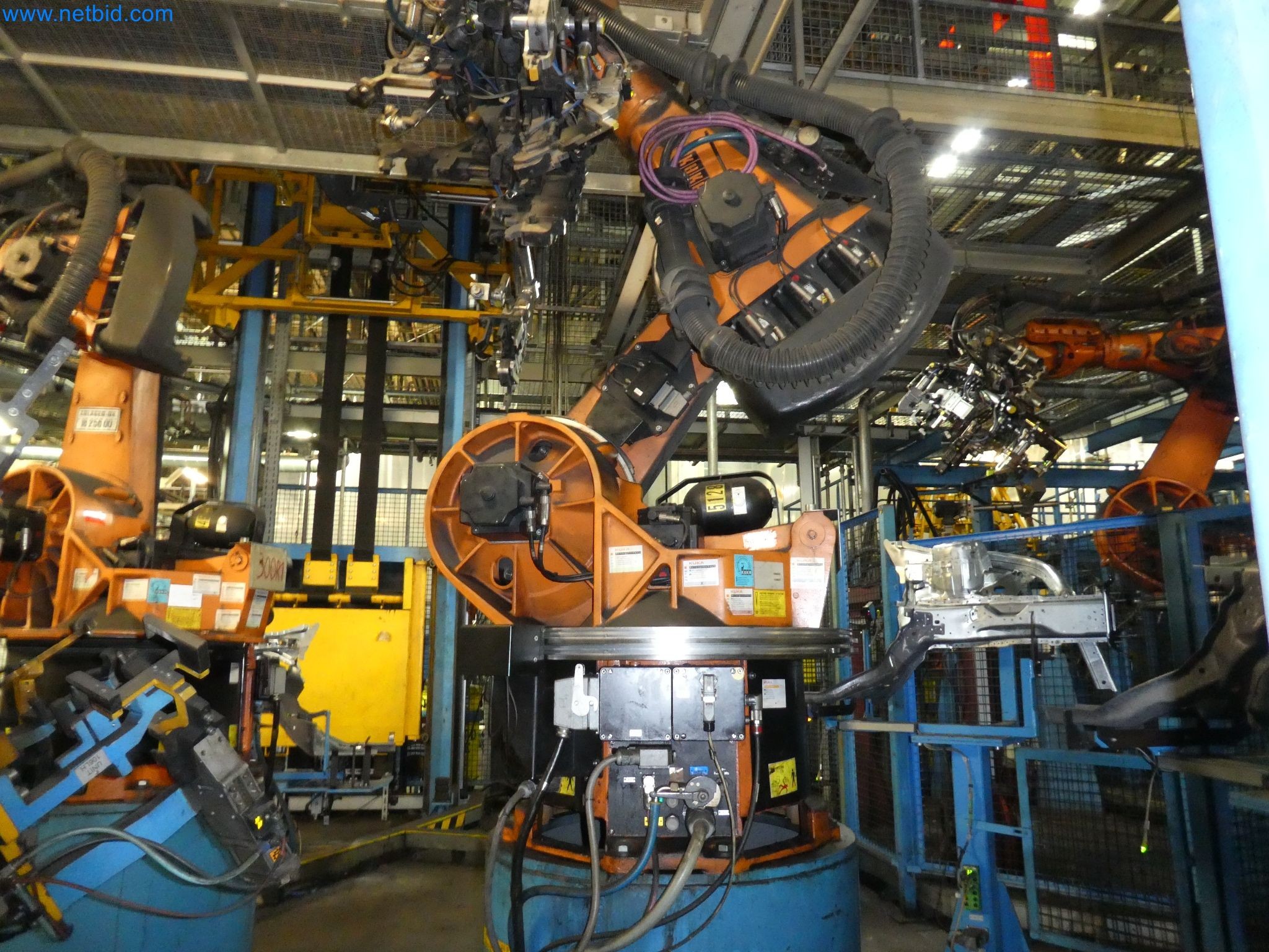 Robots, welding equipment and assembly accessories from the automotive industry-7