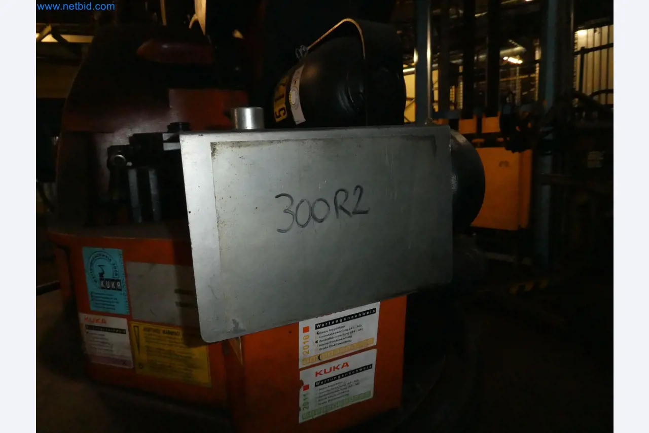 Robots, welding equipment and assembly accessories from the automotive industry-8