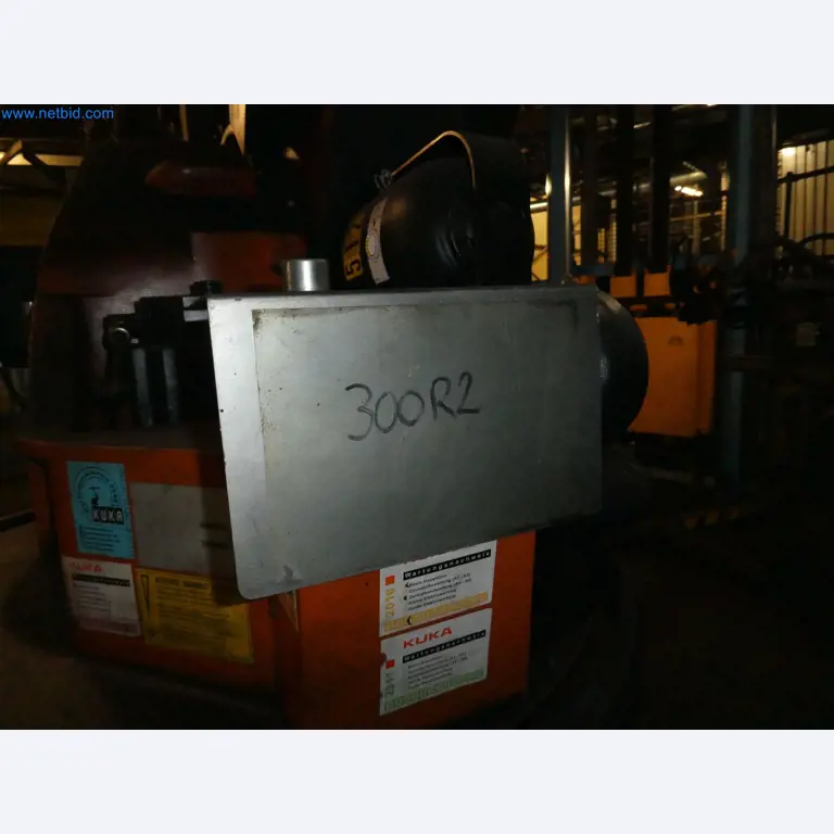 Robots, welding equipment and assembly accessories from the automotive industry-8