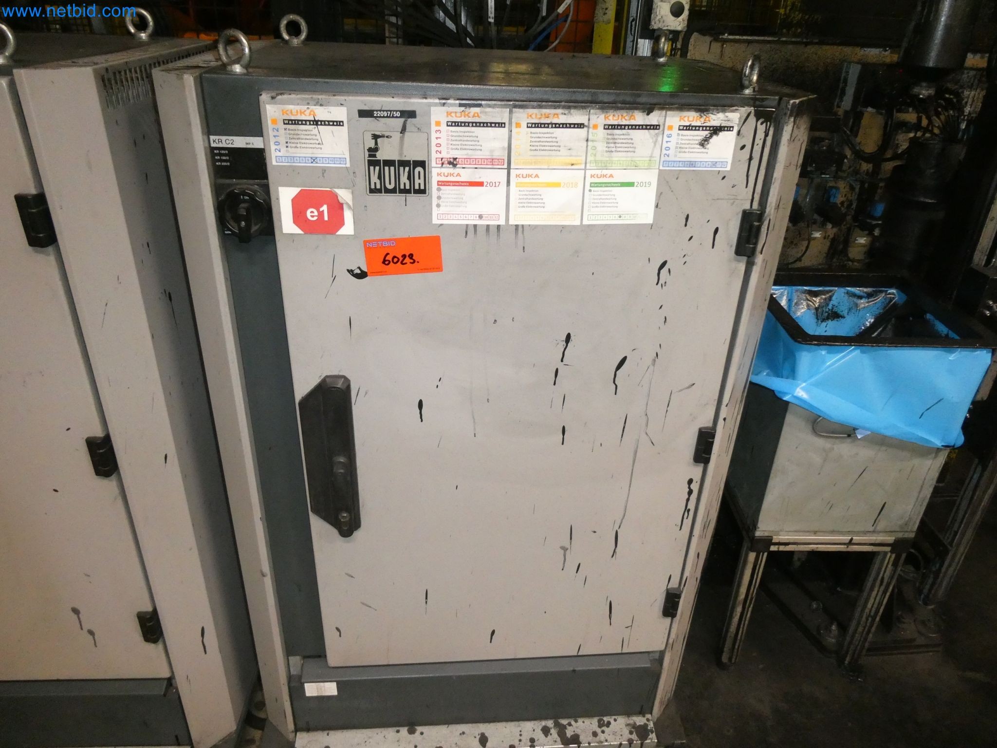 Robots, welding equipment and assembly accessories from the automotive industry-102