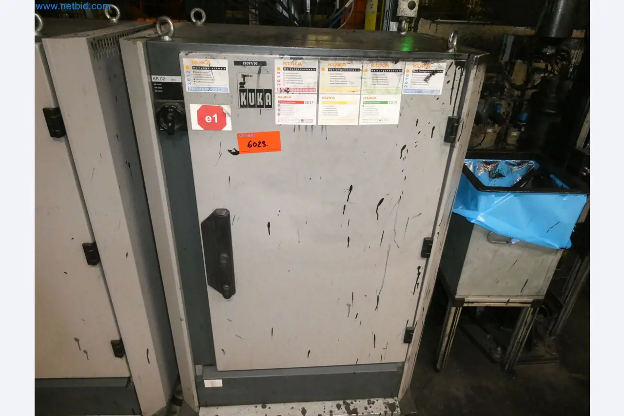 Robots, welding equipment and assembly accessories from the automotive industry-102