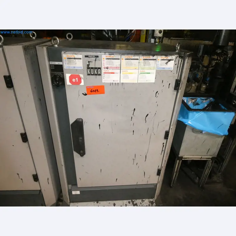 Robots, welding equipment and assembly accessories from the automotive industry-102