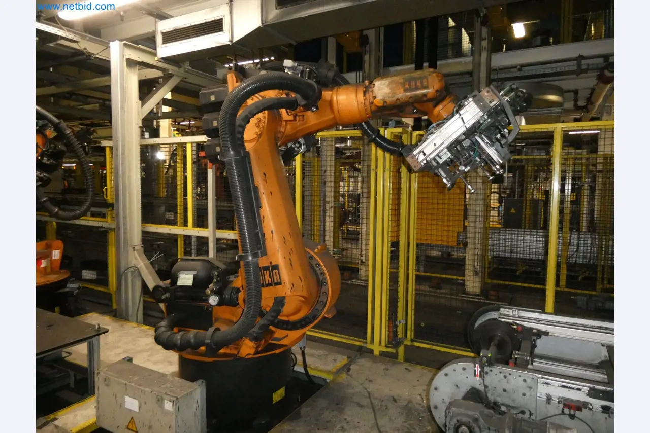 Robots, welding equipment and assembly accessories from the automotive industry-103