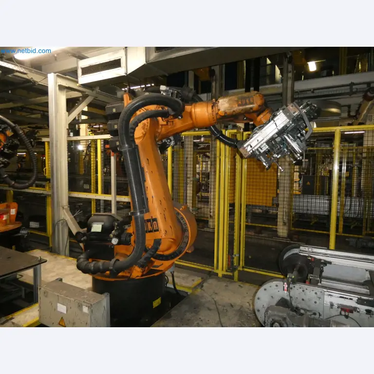 Robots, welding equipment and assembly accessories from the automotive industry-103