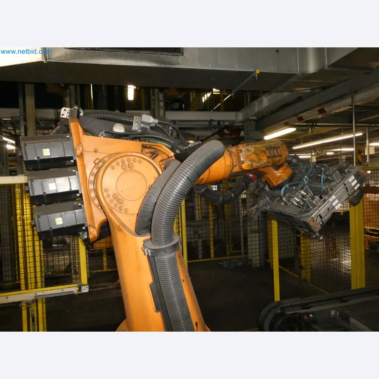 Robots, welding equipment and assembly accessories from the automotive industry-106