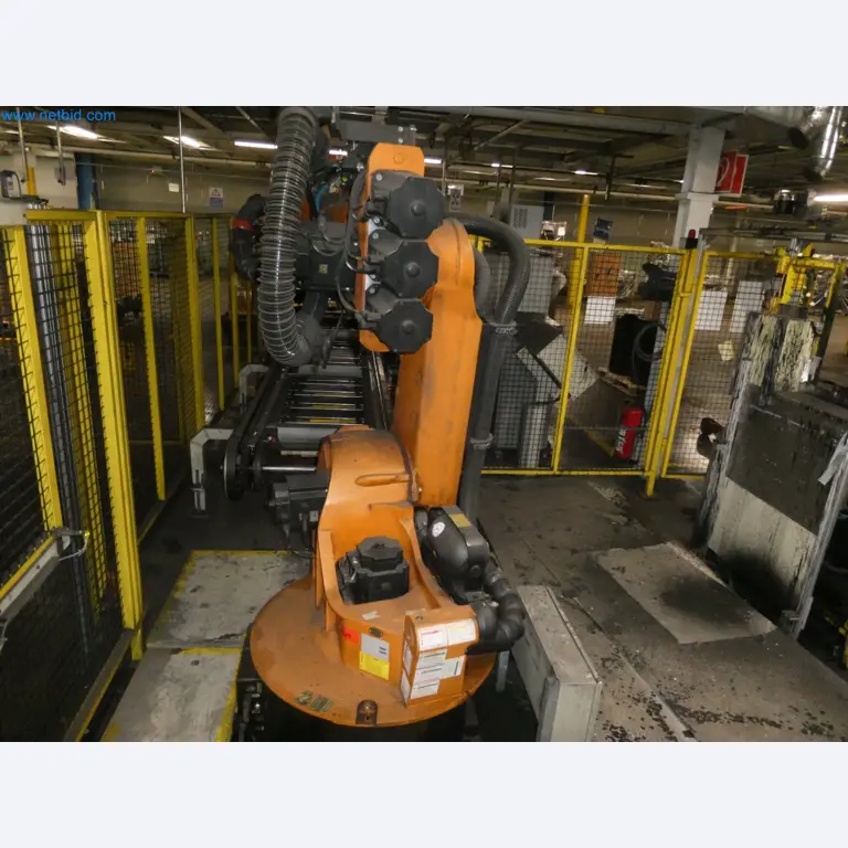 Robots, welding equipment and assembly accessories from the automotive industry-108