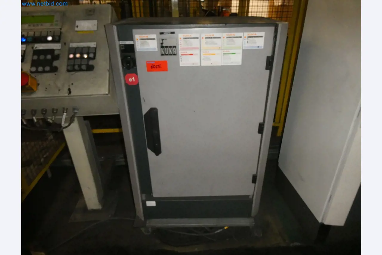 Robots, welding equipment and assembly accessories from the automotive industry-109