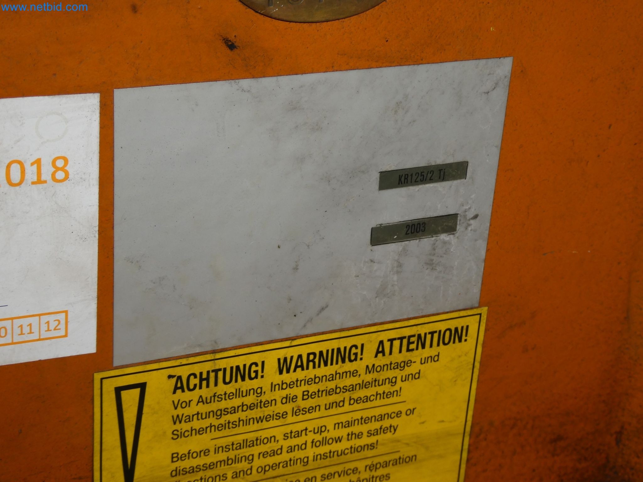 Robots, welding equipment and assembly accessories from the automotive industry-115