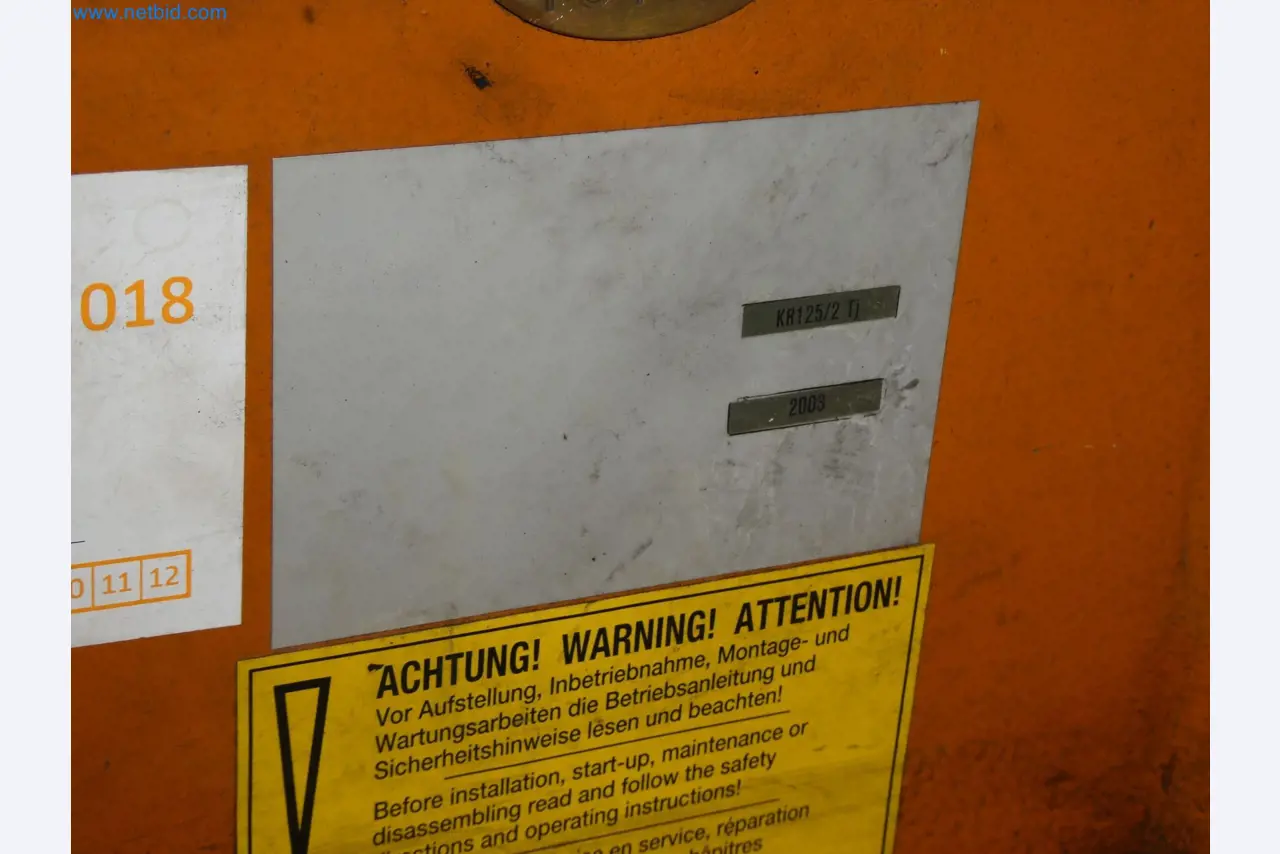 Robots, welding equipment and assembly accessories from the automotive industry-115