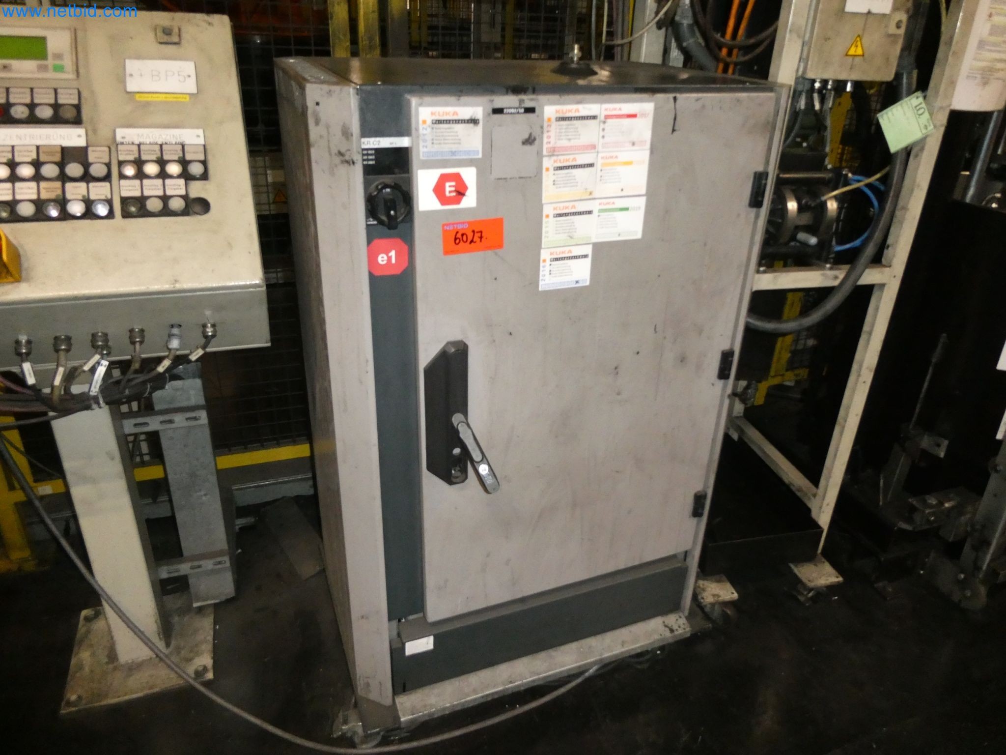 Robots, welding equipment and assembly accessories from the automotive industry-121