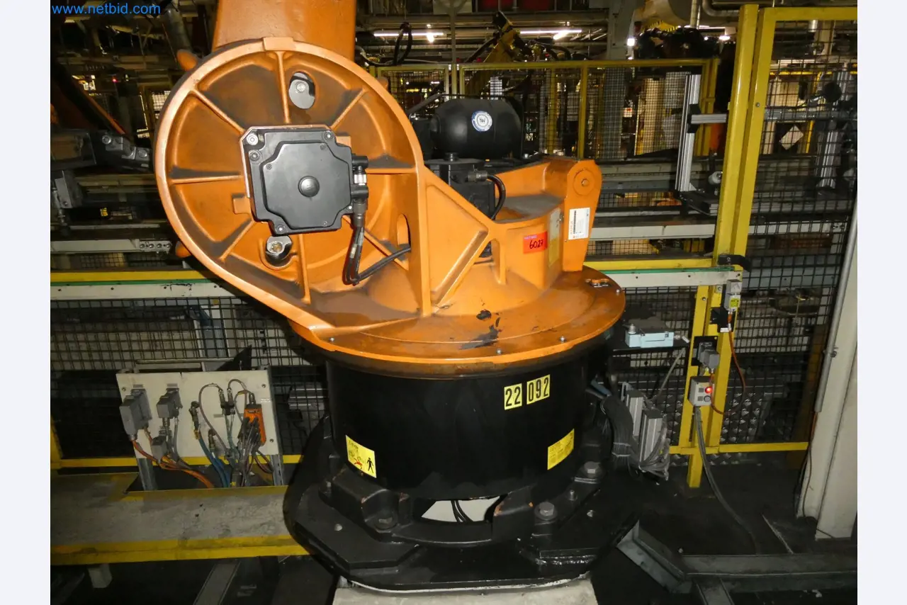 Robots, welding equipment and assembly accessories from the automotive industry-122