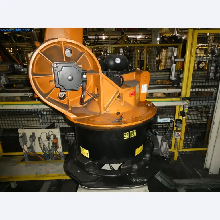 Robots, welding equipment and assembly accessories from the automotive industry-122