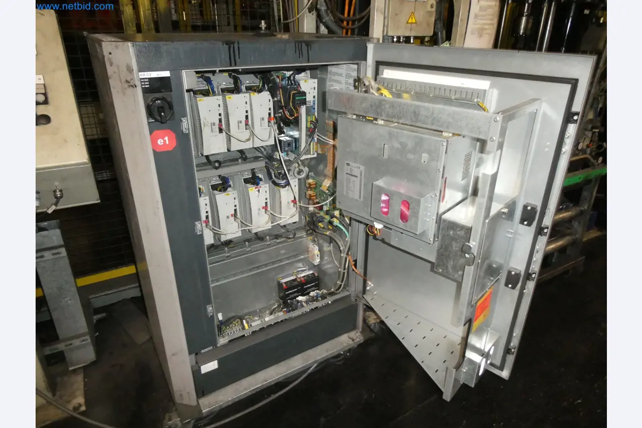 Robots, welding equipment and assembly accessories from the automotive industry-123