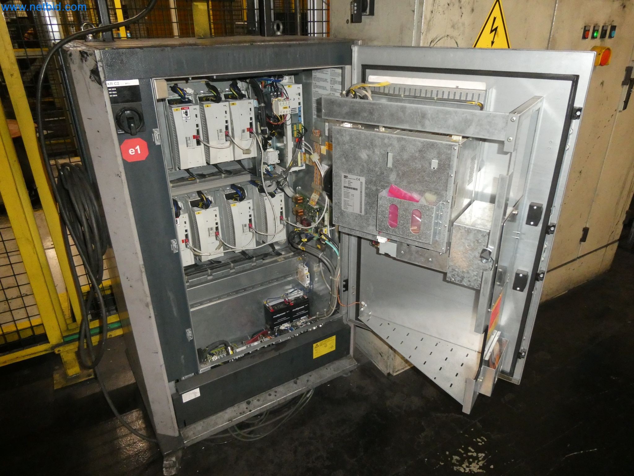 Robots, welding equipment and assembly accessories from the automotive industry-126