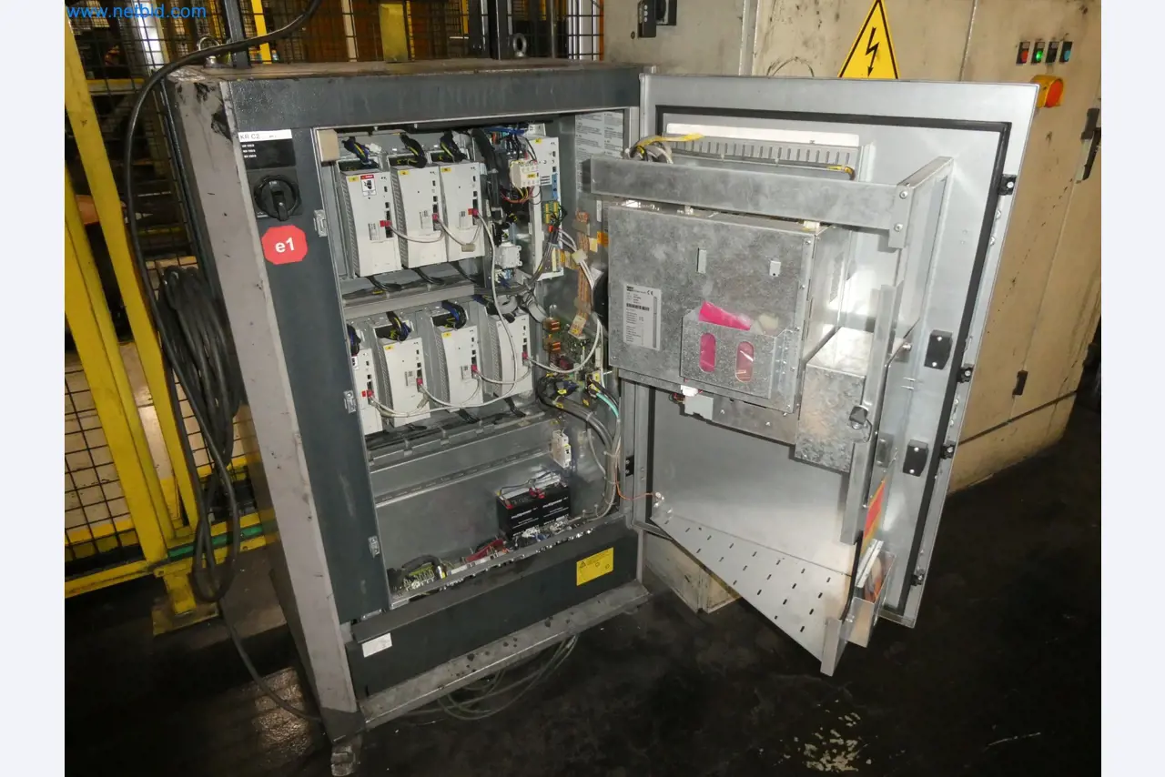 Robots, welding equipment and assembly accessories from the automotive industry-126