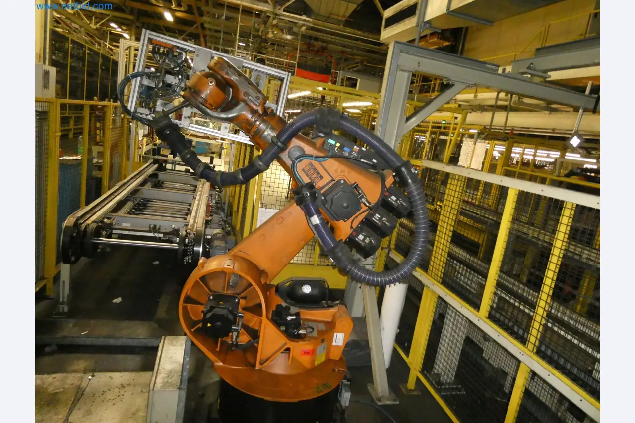 Robots, welding equipment and assembly accessories from the automotive industry-127