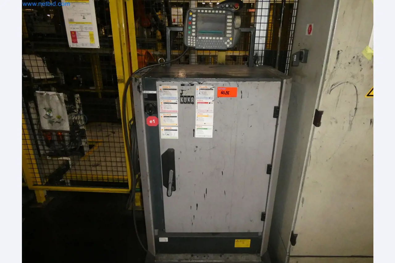 Robots, welding equipment and assembly accessories from the automotive industry-128