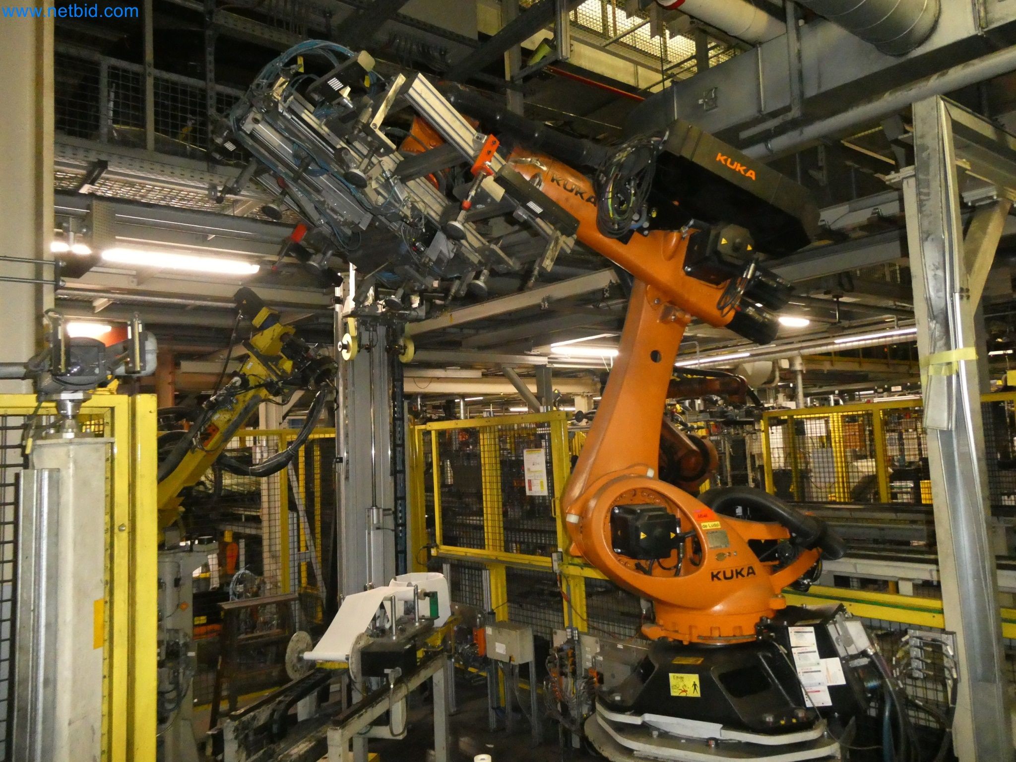 Robots, welding equipment and assembly accessories from the automotive industry-12