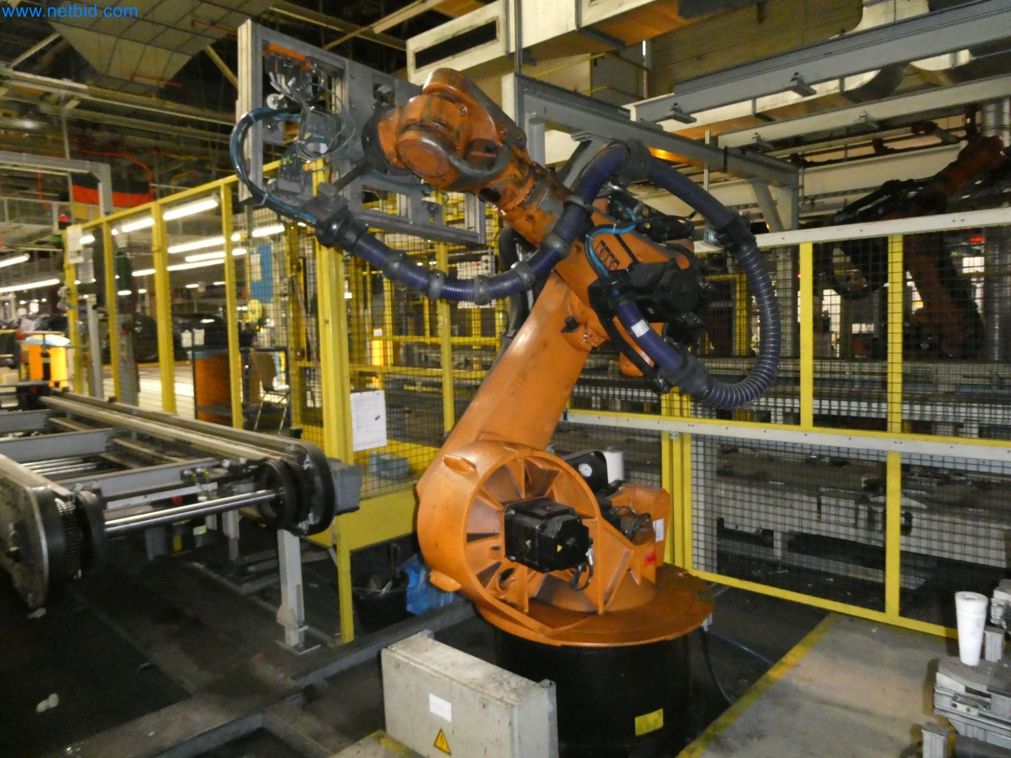 Robots, welding equipment and assembly accessories from the automotive industry-130