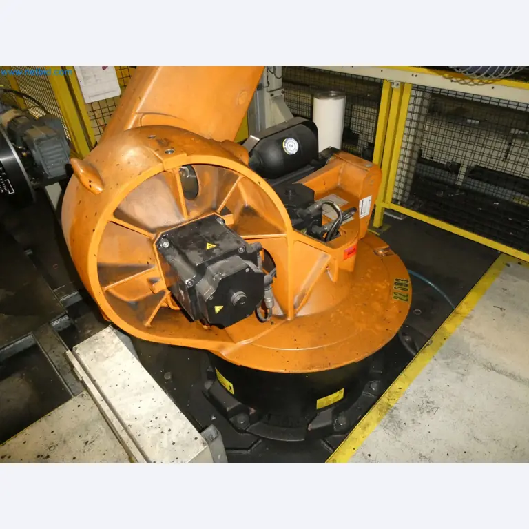 Robots, welding equipment and assembly accessories from the automotive industry-131