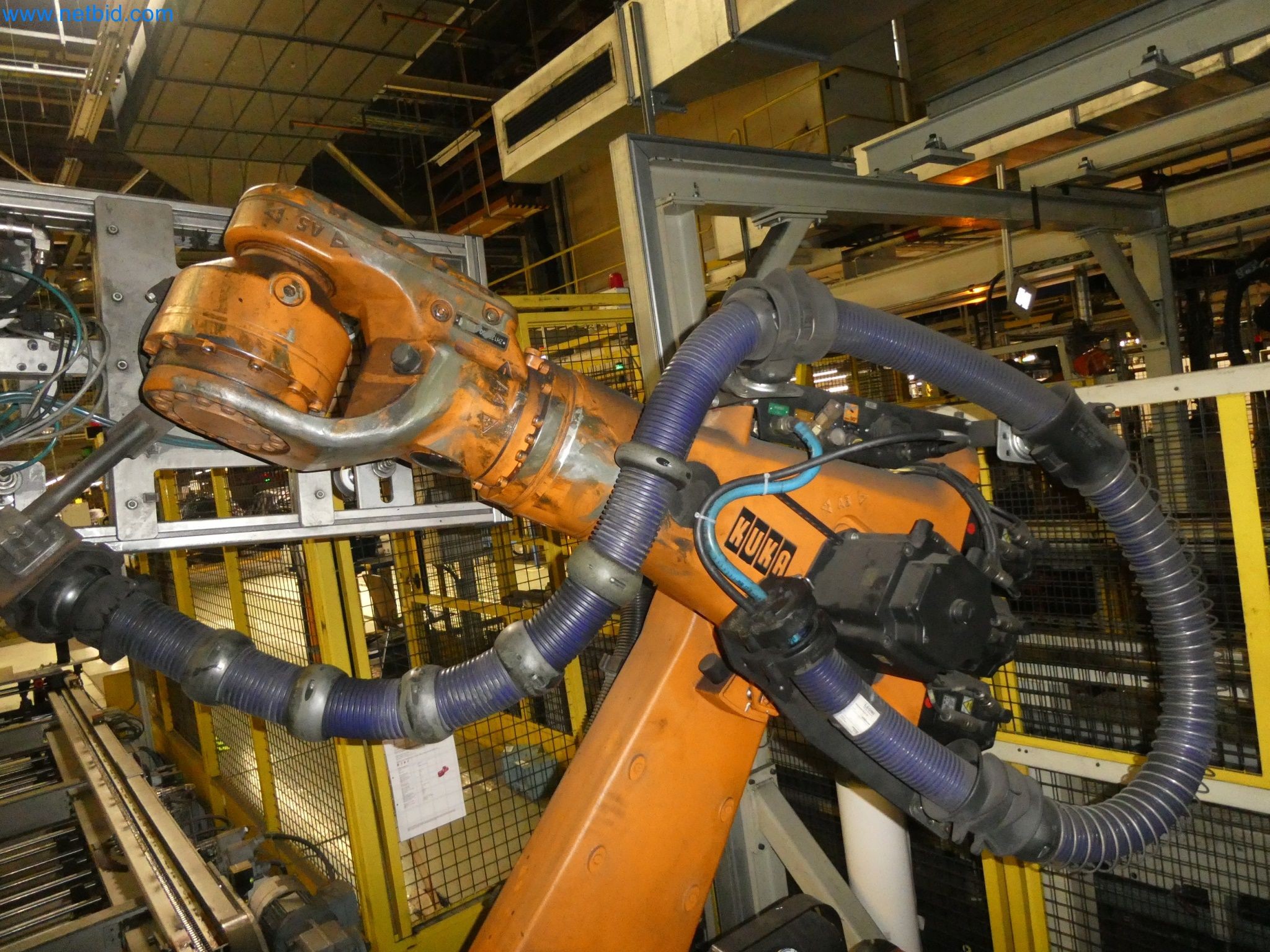 Robots, welding equipment and assembly accessories from the automotive industry-132