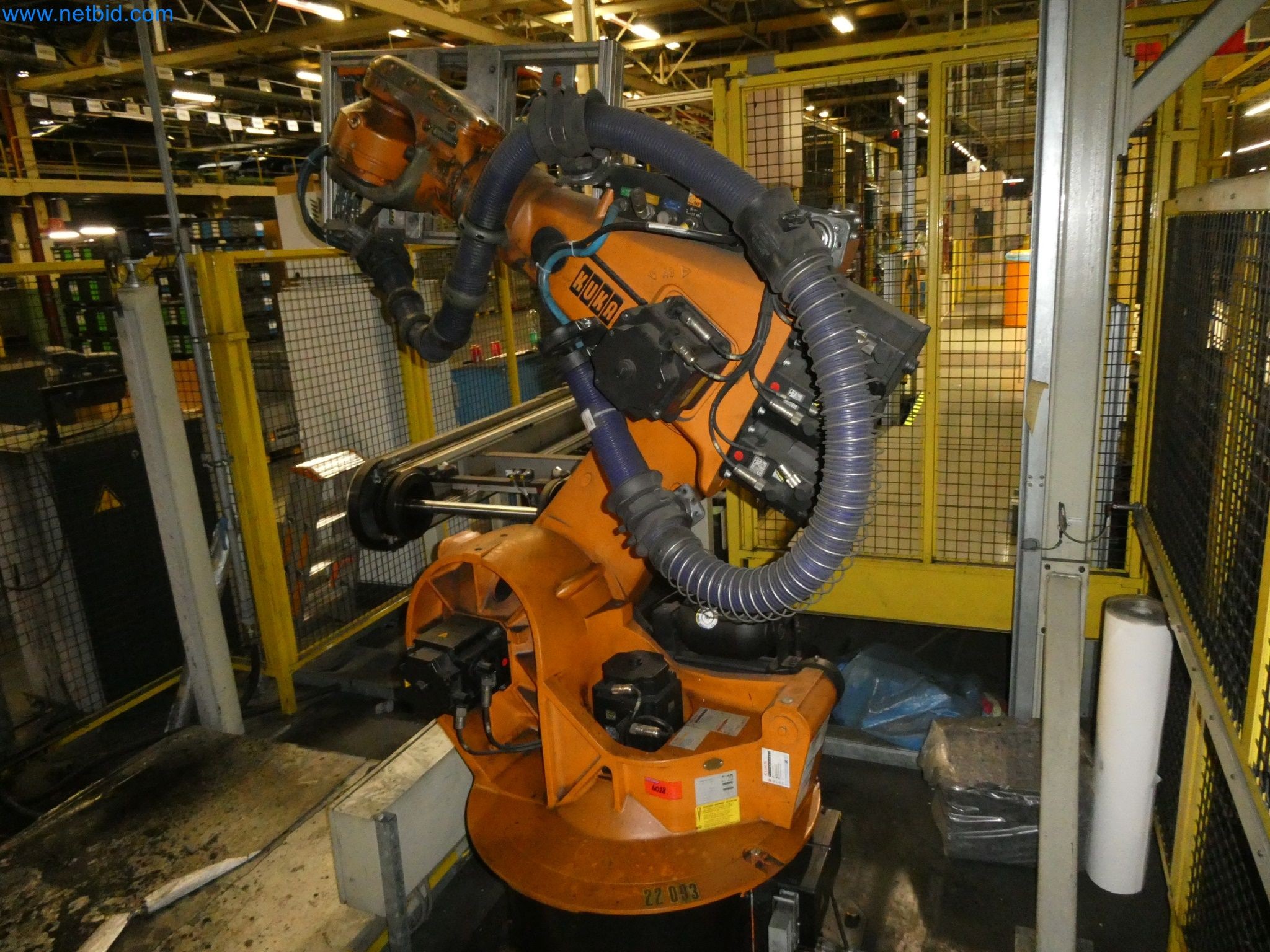 Robots, welding equipment and assembly accessories from the automotive industry-133