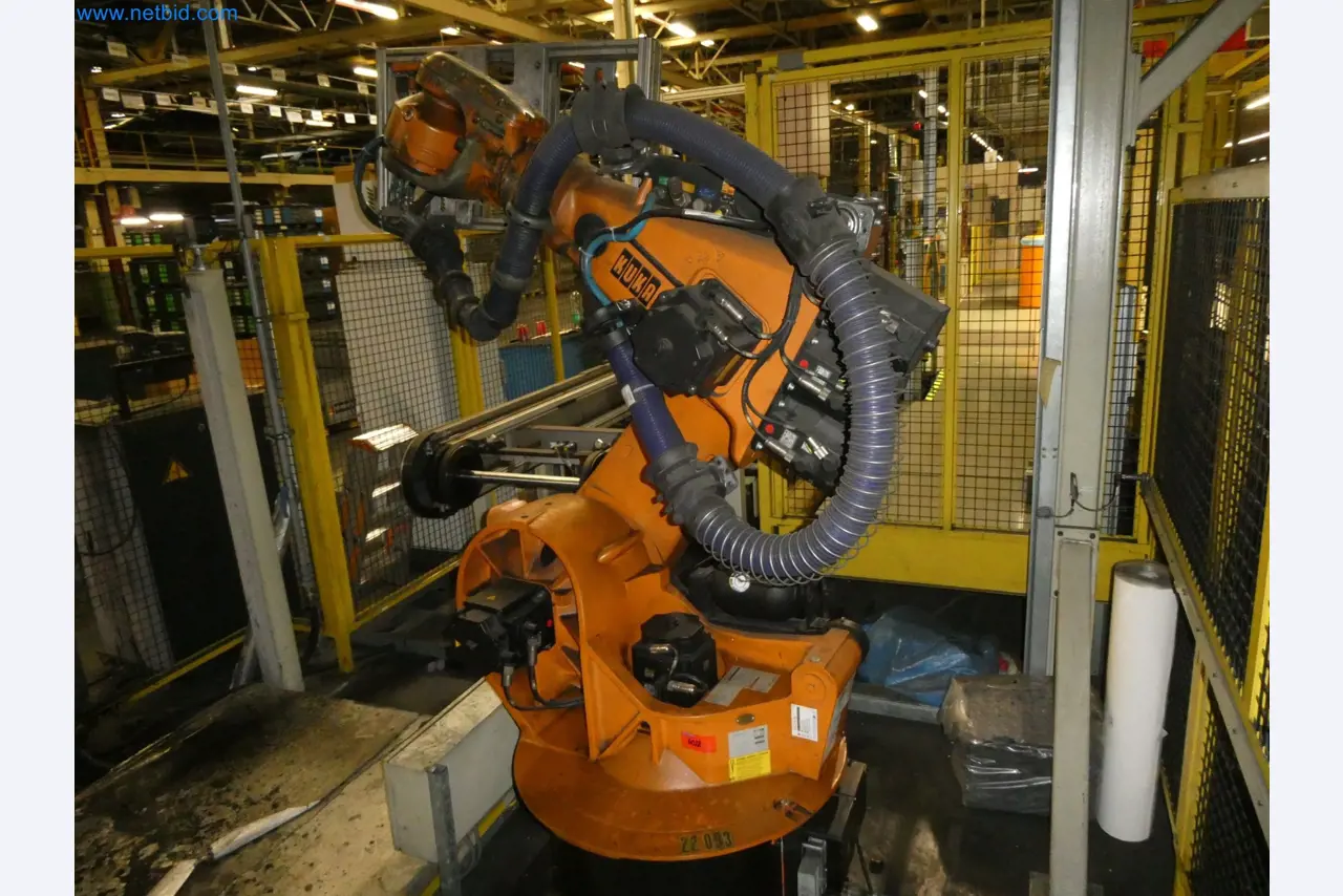 Robots, welding equipment and assembly accessories from the automotive industry-133
